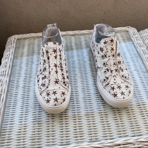 Blowfish Malibu Shoes - Blowfish Malibu Womens Star Print Sneakers Size 9.5 Casual Canvas Slip-On Shoes